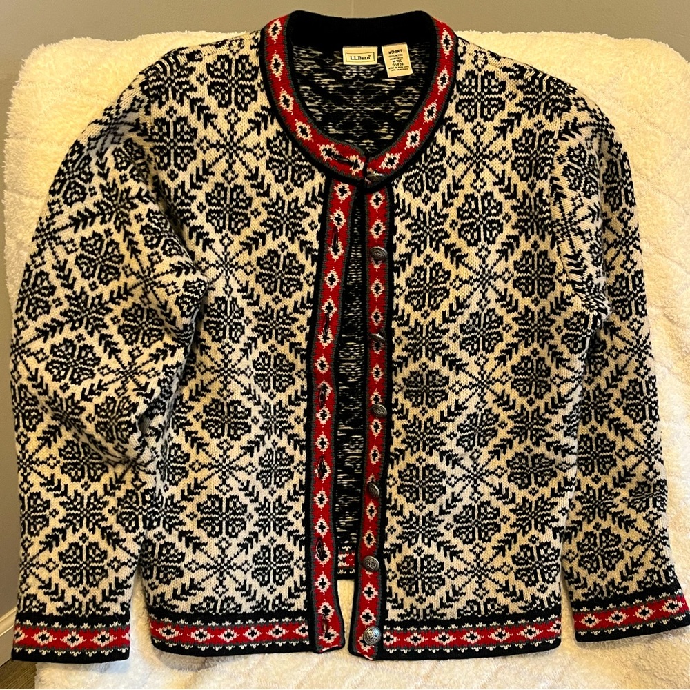 L. L. Bean Womens wool sweater in excellent condition!